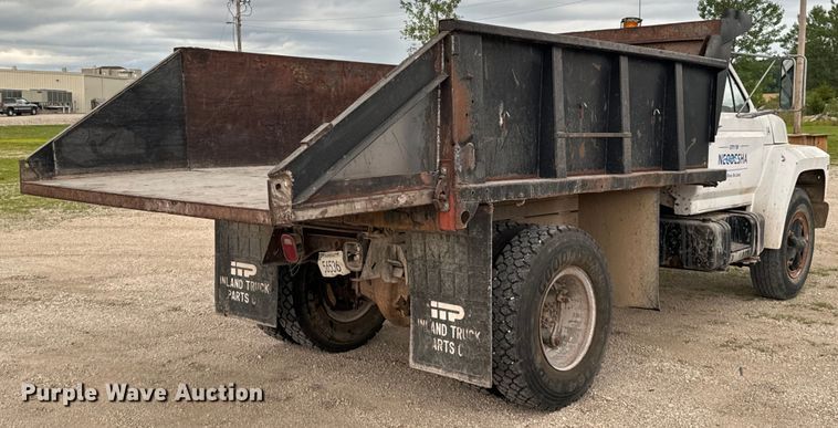 image for item DX0672 1981 Ford F700 dump truck
