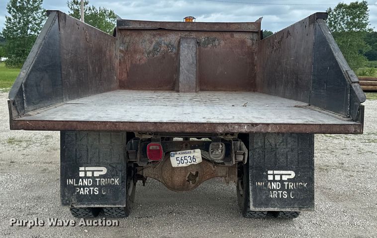 image for item DX0672 1981 Ford F700 dump truck
