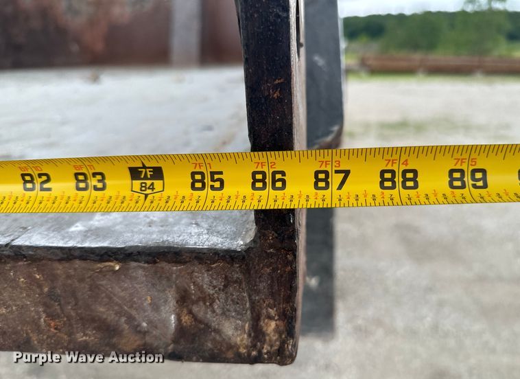 image for item DX0672 1981 Ford F700 dump truck