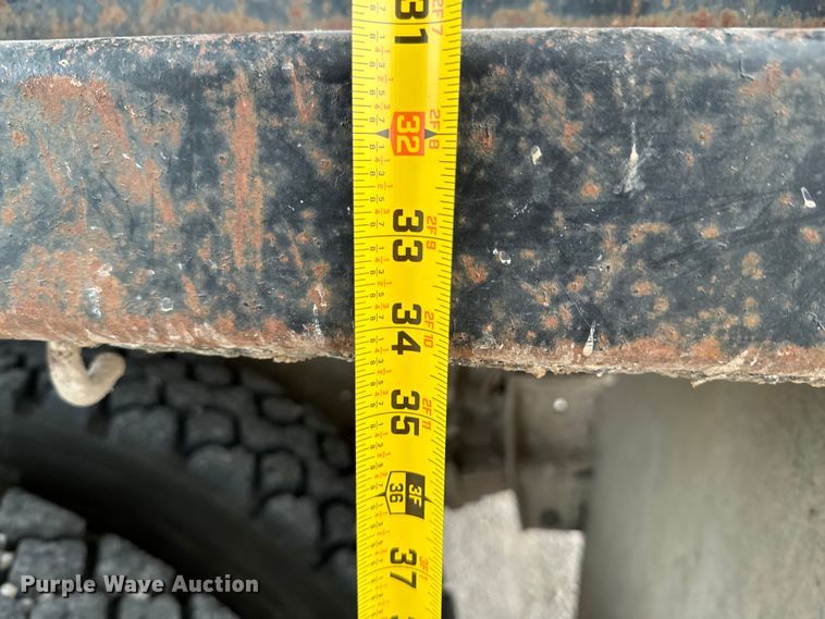 image for item DX0672 1981 Ford F700 dump truck