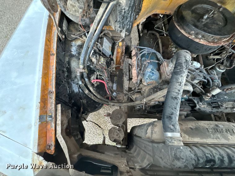 image for item DX0672 1981 Ford F700 dump truck