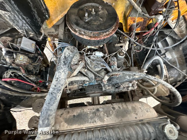 image for item DX0672 1981 Ford F700 dump truck