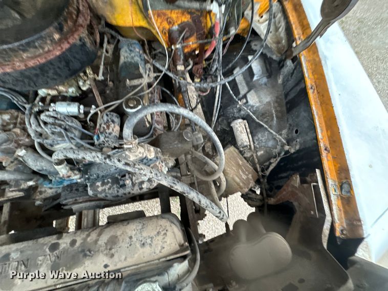 image for item DX0672 1981 Ford F700 dump truck