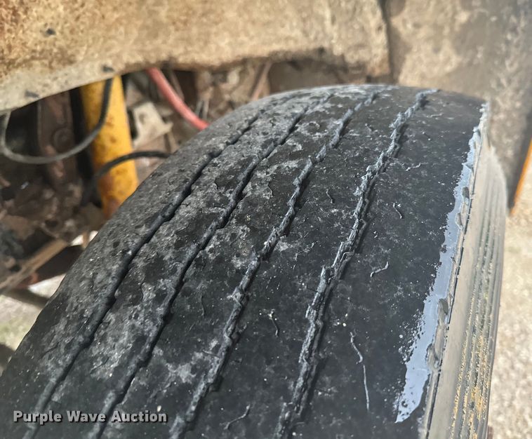 image for item DX0672 1981 Ford F700 dump truck