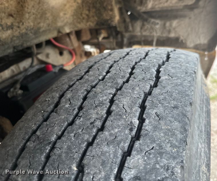 image for item DX0672 1981 Ford F700 dump truck