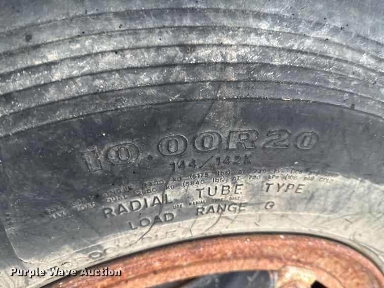 image for item DX0672 1981 Ford F700 dump truck