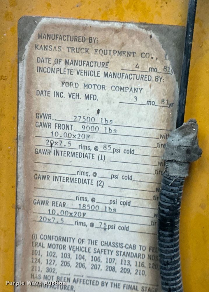 image for item DX0672 1981 Ford F700 dump truck