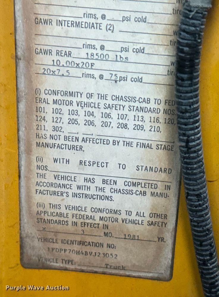 image for item DX0672 1981 Ford F700 dump truck