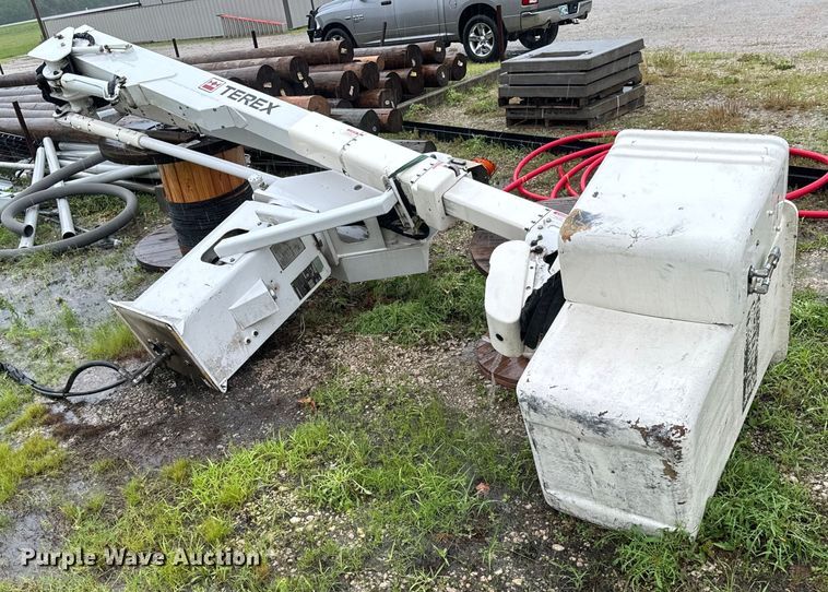 image for item DX0673 2011 Terex  Hi-Ranger LT-40 bucket lift