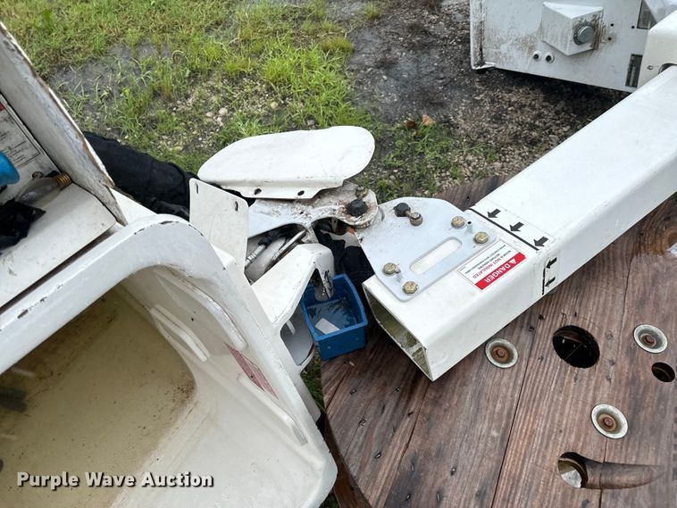 image for item DX0673 2011 Terex  Hi-Ranger LT-40 bucket lift