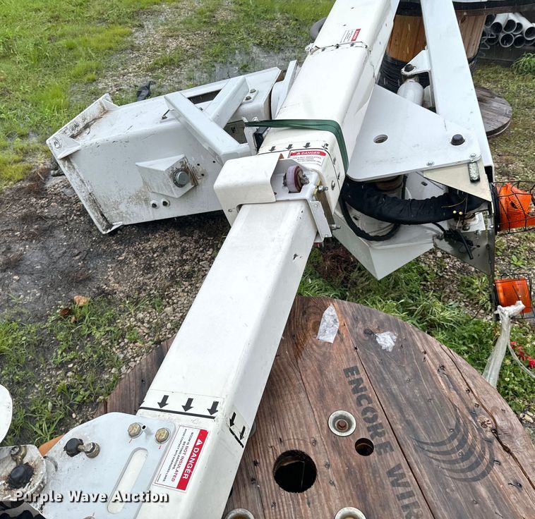 image for item DX0673 2011 Terex  Hi-Ranger LT-40 bucket lift