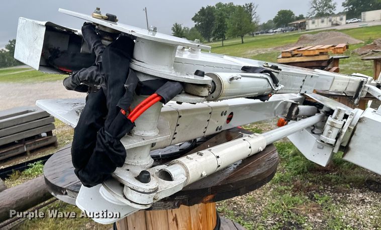 image for item DX0673 2011 Terex  Hi-Ranger LT-40 bucket lift