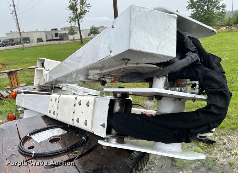 image for item DX0673 2011 Terex  Hi-Ranger LT-40 bucket lift