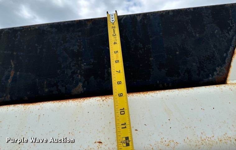 image for item DX0706 2005 Sterling L8500 dump truck