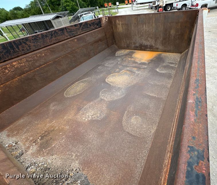 image for item DX0706 2005 Sterling L8500 dump truck