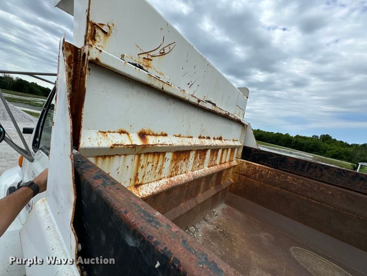 image for item DX0706 2005 Sterling L8500 dump truck