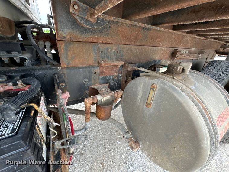 image for item DX0706 2005 Sterling L8500 dump truck