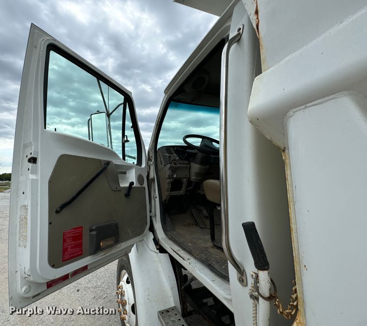 image for item DX0706 2005 Sterling L8500 dump truck