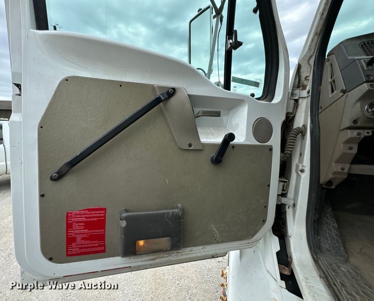 image for item DX0706 2005 Sterling L8500 dump truck