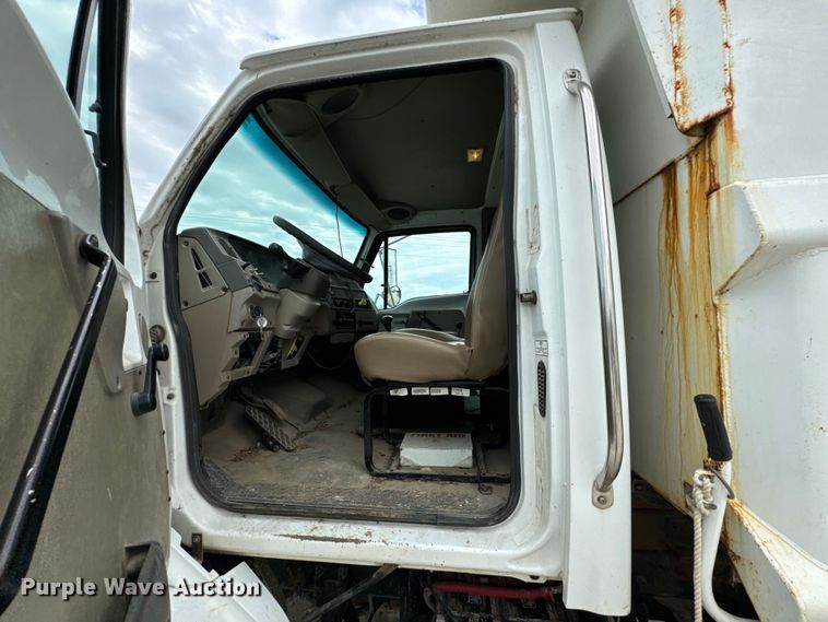 image for item DX0706 2005 Sterling L8500 dump truck