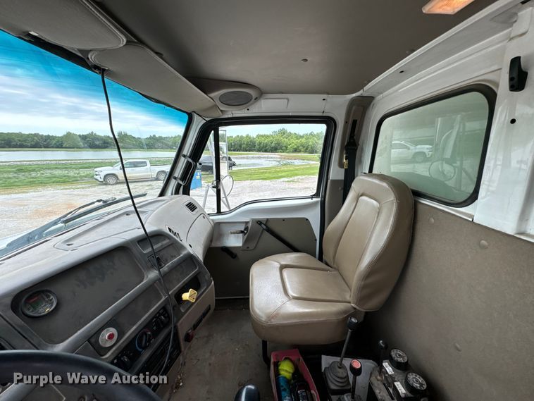 image for item DX0706 2005 Sterling L8500 dump truck