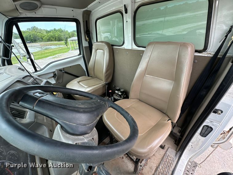 image for item DX0706 2005 Sterling L8500 dump truck