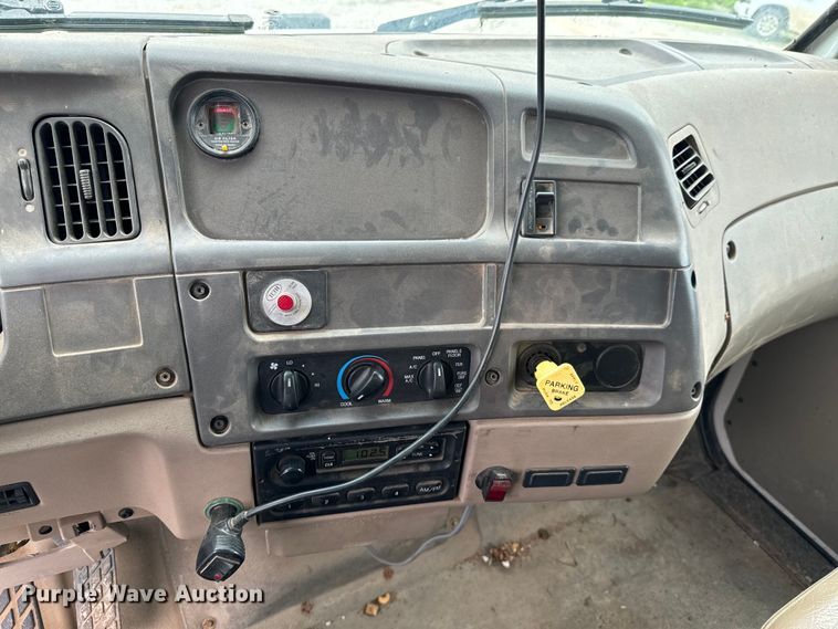 image for item DX0706 2005 Sterling L8500 dump truck