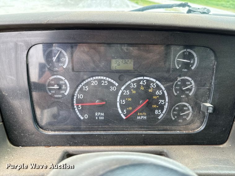 image for item DX0706 2005 Sterling L8500 dump truck