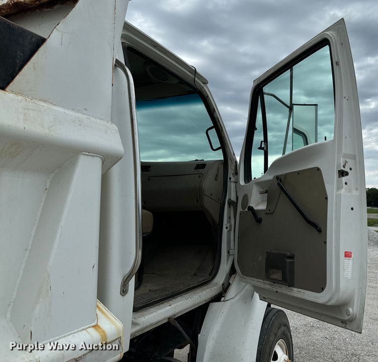 image for item DX0706 2005 Sterling L8500 dump truck