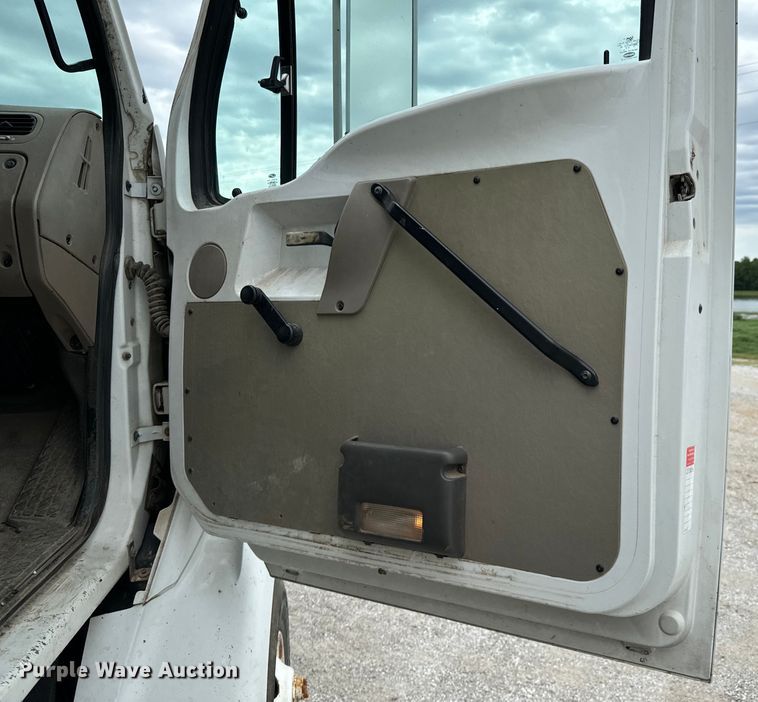 image for item DX0706 2005 Sterling L8500 dump truck