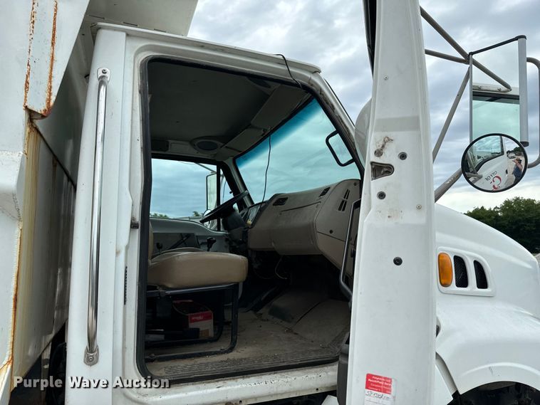 image for item DX0706 2005 Sterling L8500 dump truck
