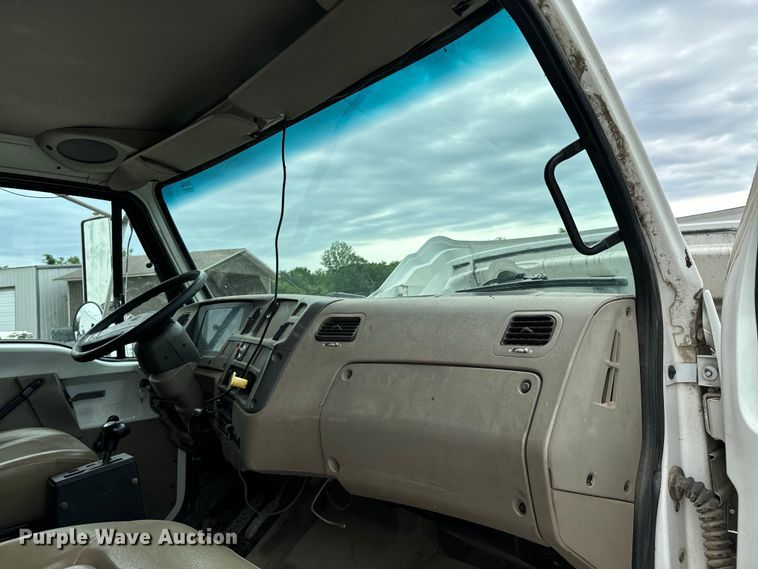 image for item DX0706 2005 Sterling L8500 dump truck