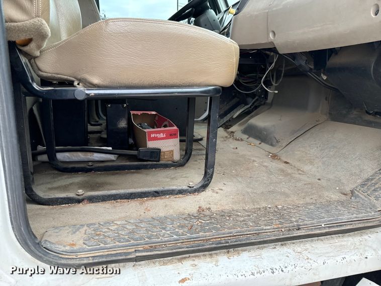 image for item DX0706 2005 Sterling L8500 dump truck