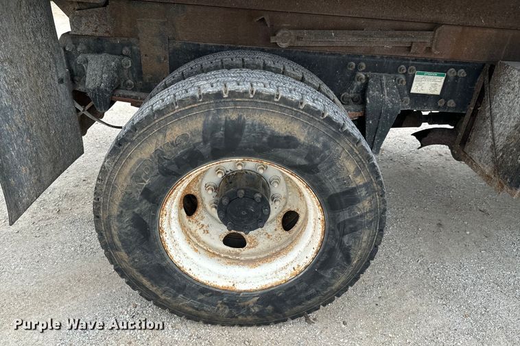 image for item DX0706 2005 Sterling L8500 dump truck