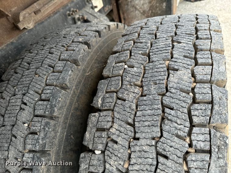 image for item DX0706 2005 Sterling L8500 dump truck