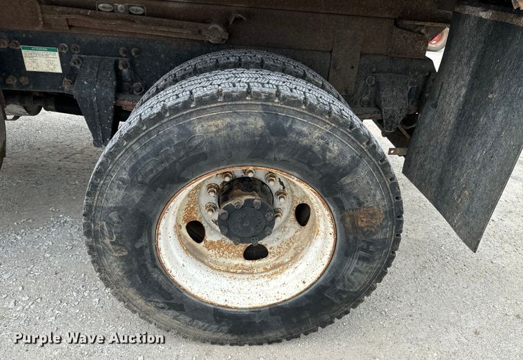 image for item DX0706 2005 Sterling L8500 dump truck