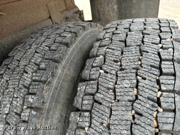 image for item DX0706 2005 Sterling L8500 dump truck