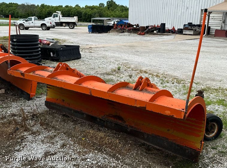 image for item DX0706 2005 Sterling L8500 dump truck