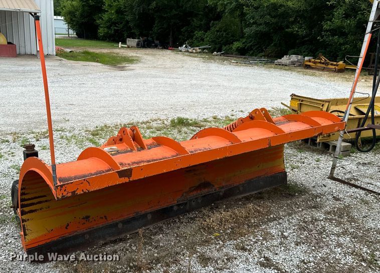 image for item DX0706 2005 Sterling L8500 dump truck