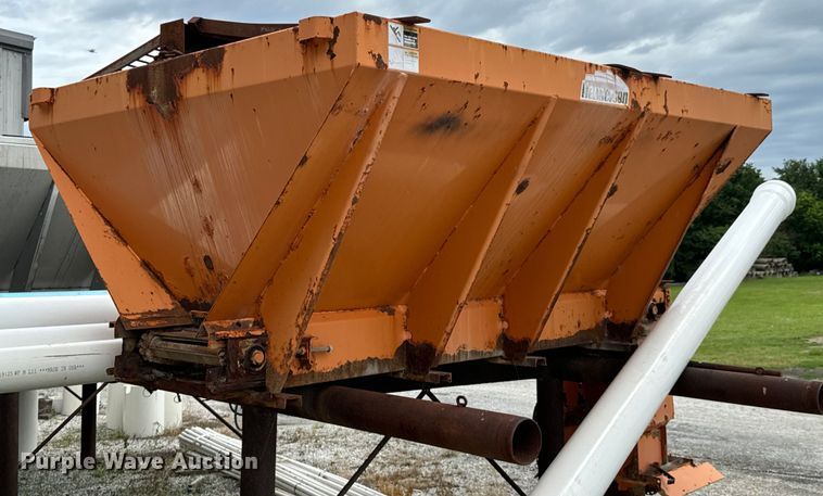 image for item DX0706 2005 Sterling L8500 dump truck