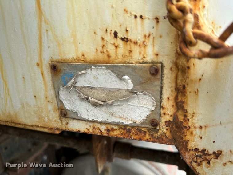 image for item DX0706 2005 Sterling L8500 dump truck