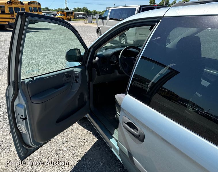 image for item DX0726 2006 Dodge Grand Caravan van