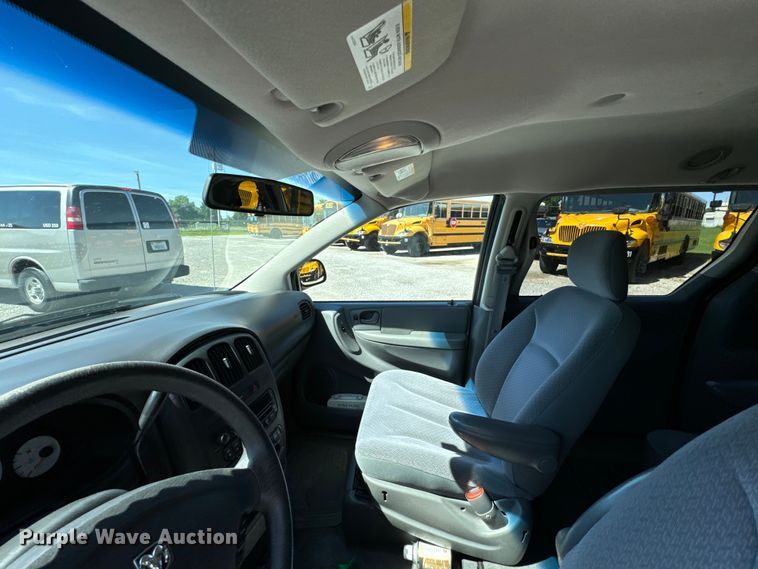 image for item DX0726 2006 Dodge Grand Caravan van