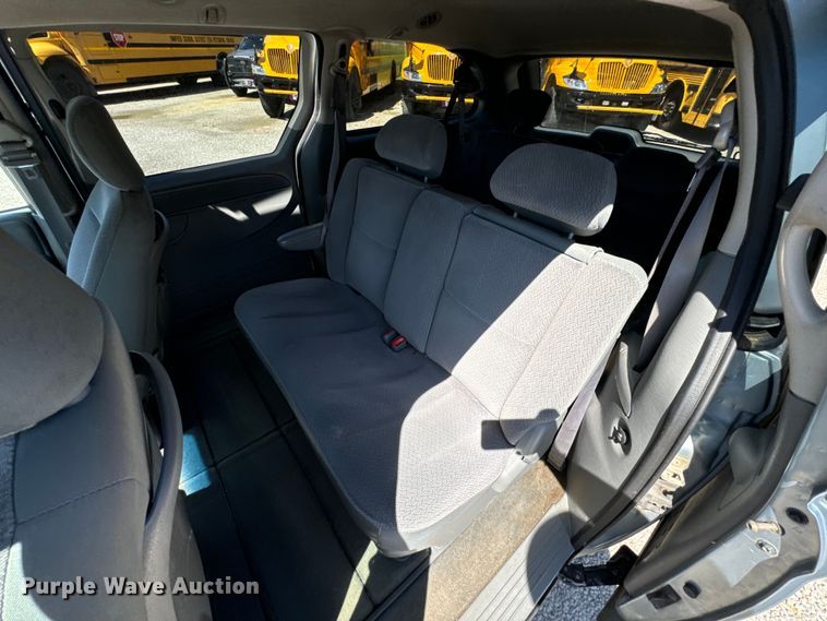 image for item DX0726 2006 Dodge Grand Caravan van