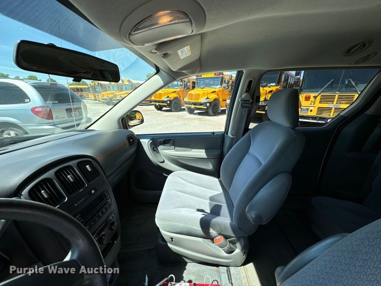 image for item DX0727 2006 Dodge Grand Caravan van