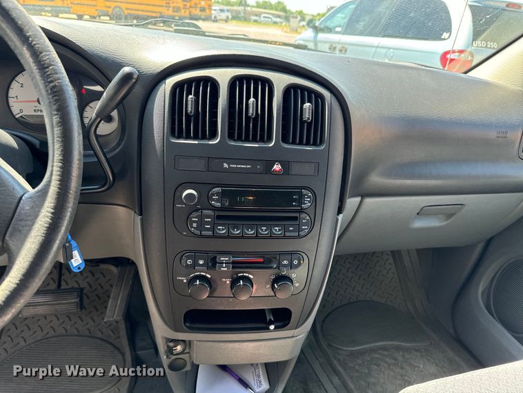 image for item DX0727 2006 Dodge Grand Caravan van