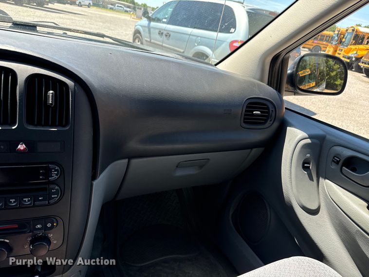 image for item DX0727 2006 Dodge Grand Caravan van