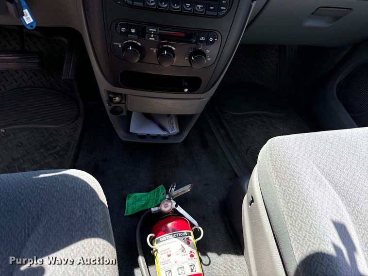 image for item DX0727 2006 Dodge Grand Caravan van