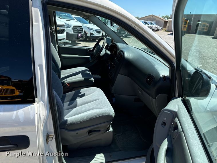 image for item DX0727 2006 Dodge Grand Caravan van
