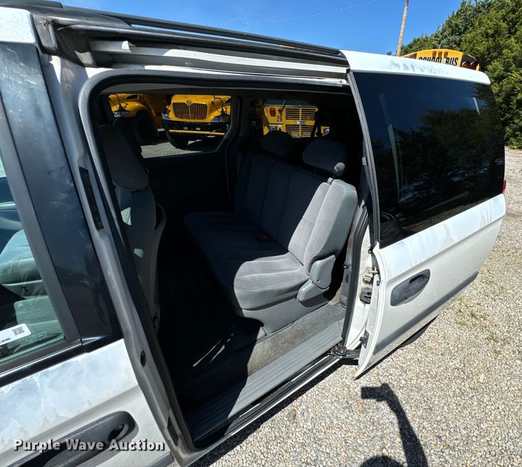 image for item DX0727 2006 Dodge Grand Caravan van
